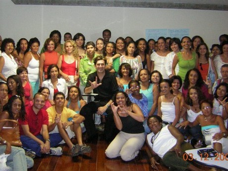 Ministrando oficina para o trabalho com surdos para 80 professores estaduais em Salvador, BA.