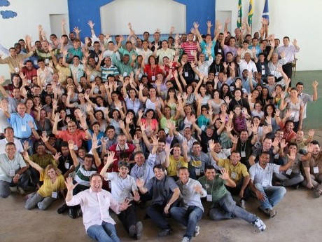Foto oficial da turma de participantes e docentes