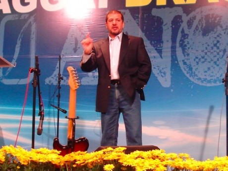 Pr. Ricardo Agreste ministrando durante o Congresso Haggai 2009 Pr. Ricardo Agreste ministrando durante o Congresso Haggai 2009