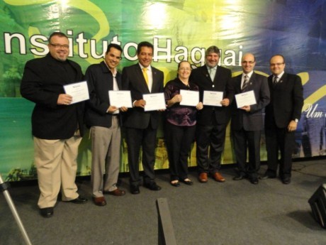 Equipe de voluntários que trabalharam na semana