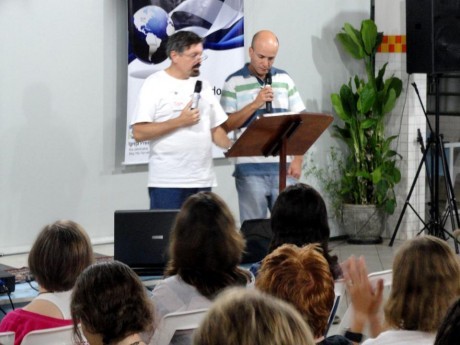 Thomas Edwards e Fábio Vidale no English Camp (preletor e intérprete)