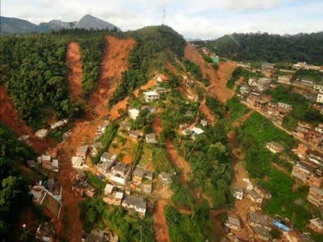 Imagem aérea dos deslizamentos de terra em Teresópolis, RJ
