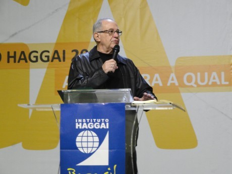 Edson Barbosa trazendo a sua palavra